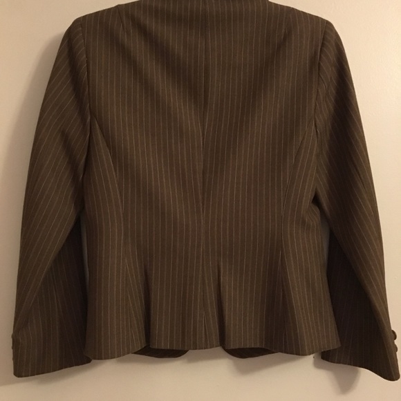 Women’s Laundry/Shelli Segal 2-pc Pinstripe Suit - Picture 3 of 8